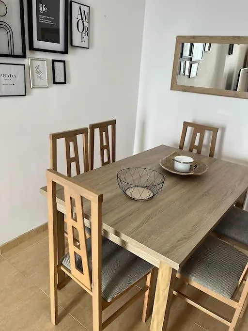 Apartamento A Pie De Playa Con Vistas Al Mar. Sorvilán